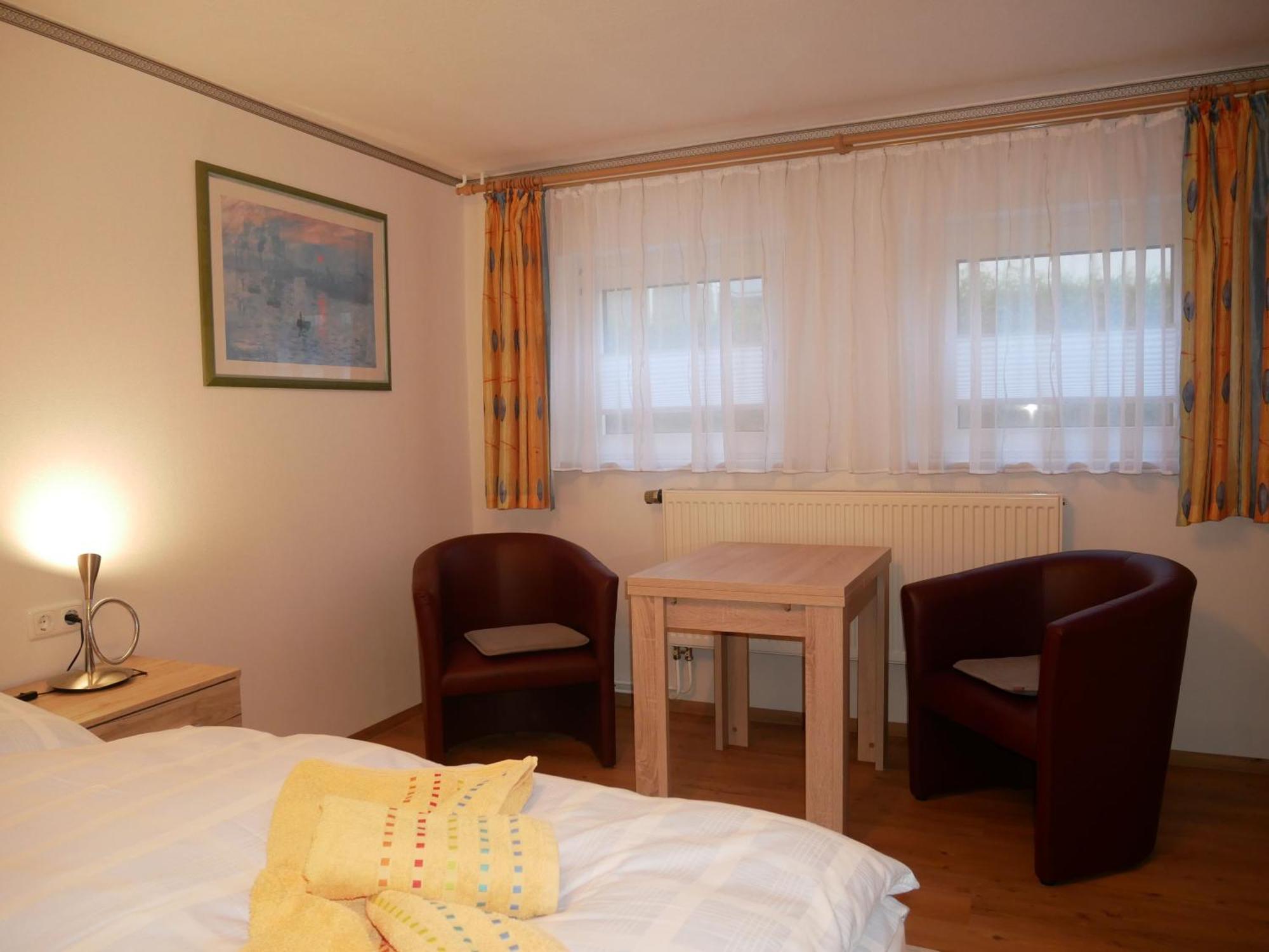 2 Ferienzimmer Inkl Fr & 1 Bungalow, Wlan, Garten, Grill Homestay
