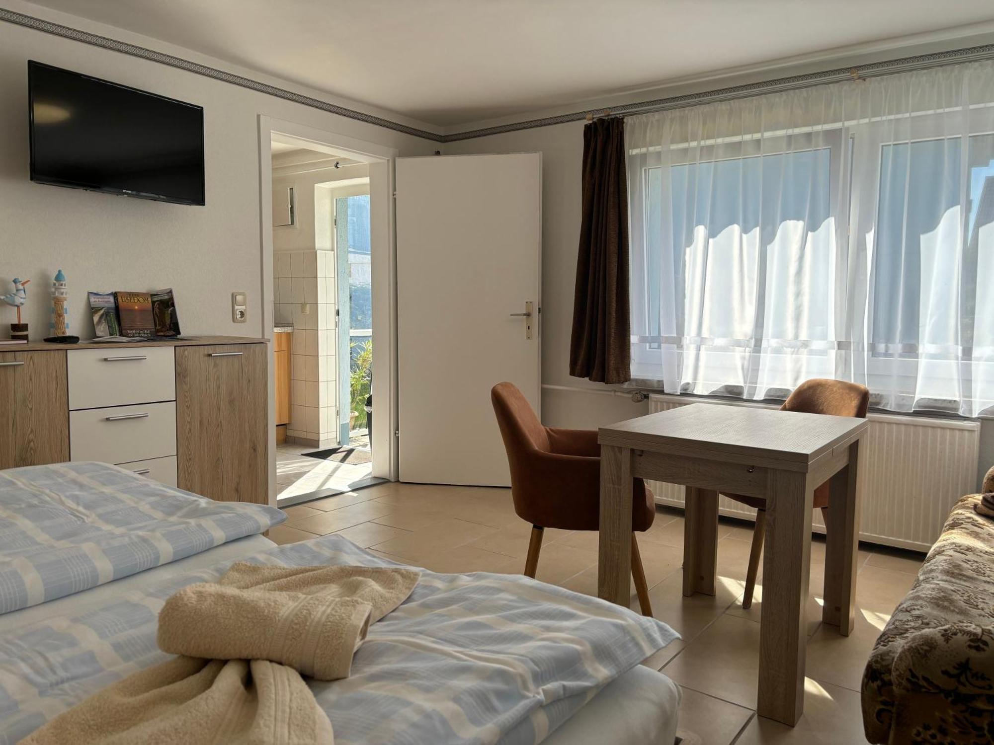 Homestay 2 Ferienzimmer Inkl Fr & 1 Bungalow, Wlan, Garten, Grill