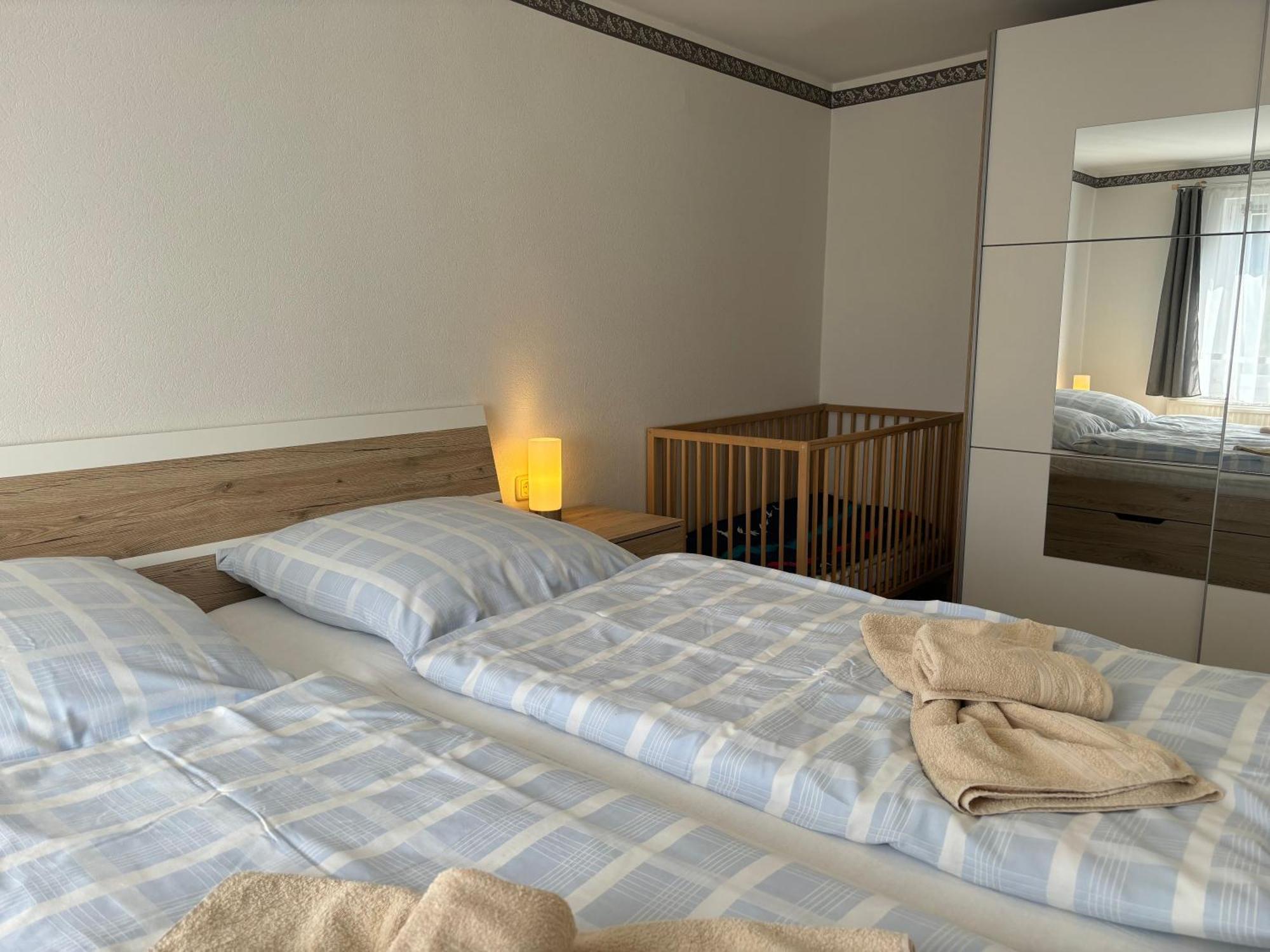 2 Ferienzimmer Inkl Fr & 1 Bungalow, Wlan, Garten, Grill Homestay