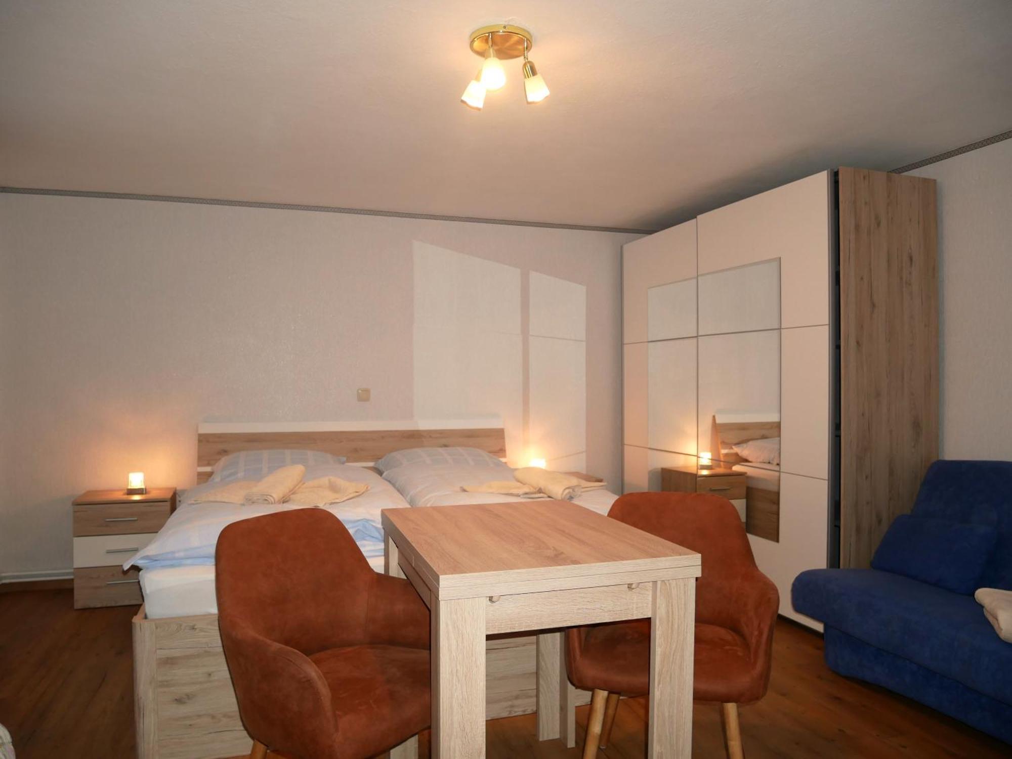 Homestay 2 Ferienzimmer Inkl Fr & 1 Bungalow, Wlan, Garten, Grill